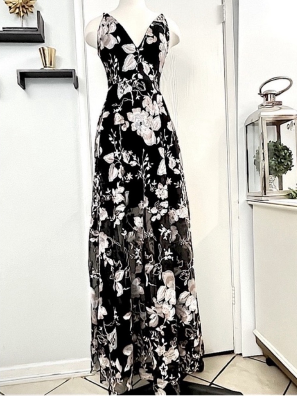 Avery G Black Sleeveless Maxi Dress with Floral Embroidery Size 4